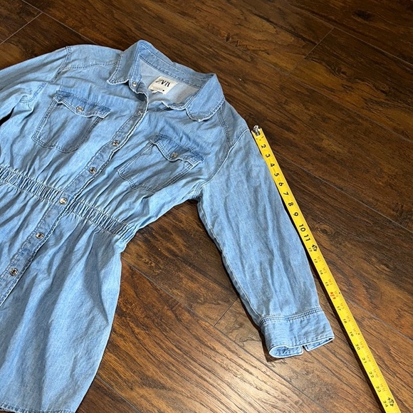 Zara Denim Light Whitewashed Dull Fade Soft Denim Snap Elastic Waist Shirt Dress - Picture 3 of 11